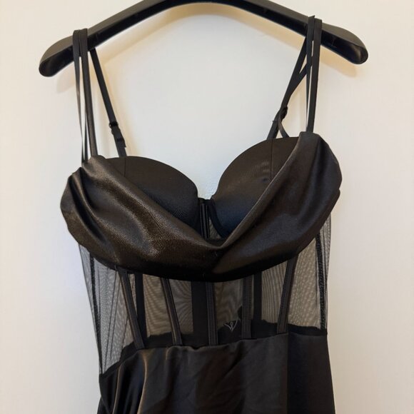 Formal Windsor gown - Picture 2 of 6